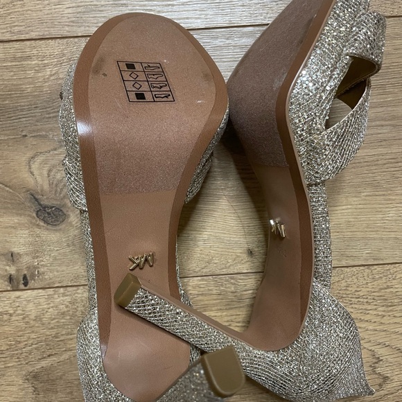 MICHAEL KORS ALEXIA GLITTER
SANDAL Heels size 7.5 - Picture 5 of 16